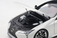 Indlæs billede til gallerivisning Lexus LC500, white/dark rose interior  1:18