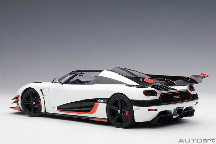 1/18 Koenigsegg One 1, white/carbon with red accents 1:18