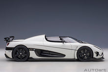 Indlæs billede til gallerivisning KOENIGSEGG AGERA RS 2015 WHITE RED