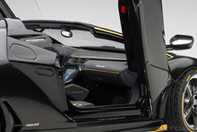 Indlæs billede til gallerivisning Lamborghini Centenario Roadster, clear carbon/yellow accents 1:18