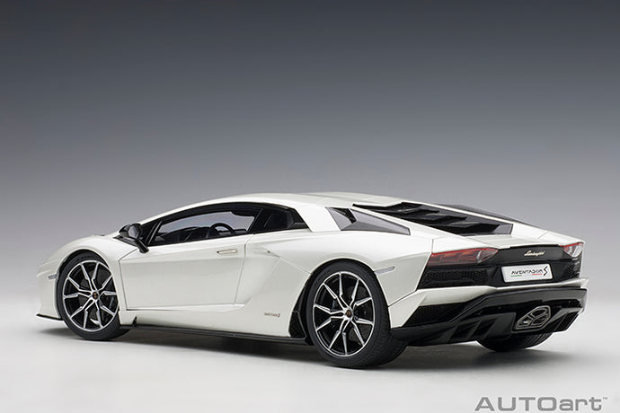 2017 Lamborghini Aventador S, white  1:18