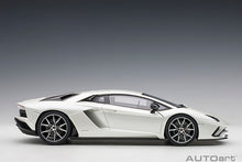 Indlæs billede til gallerivisning 2017 Lamborghini Aventador S, white  1:18
