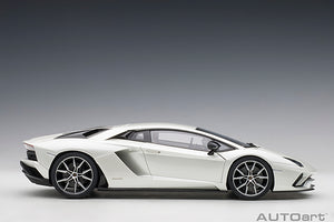 2017 Lamborghini Aventador S, white  1:18