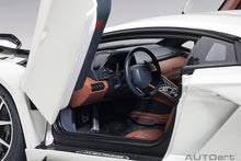 Indlæs billede til gallerivisning 2017 Lamborghini Aventador S, white  1:18