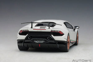 Lamborghini Huracan Performante, bianco monocerus 1:18