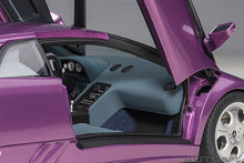 Indlæs billede til gallerivisning 1/18 Lamborghini Diablo SE30, purple 1:18