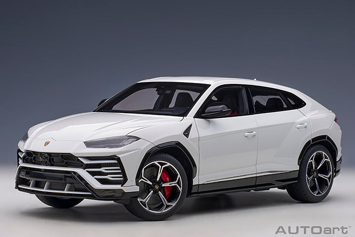 Lamborghini Urus, white 1:18