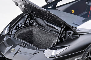 1/18 Lamborghini Aventador SVJ, nero nemesis 1:18