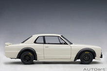 Indlæs billede til gallerivisning 1/18 Nissan Skyline GT-R (KPGC-10) Racing, white 1:18