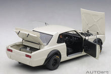 Indlæs billede til gallerivisning 1/18 Nissan Skyline GT-R (KPGC-10) Racing, white 1:18