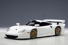Indlæs billede til gallerivisning PORSCHE 911 GT1 1997 SENZA DECORAZIONE BIANCO 1:18