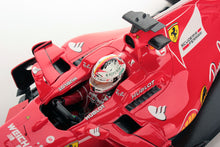 Indlæs billede til gallerivisning FERRARI SF70H S.VETTEL 2017 N.5 WINNER AUSTRALIAN GP C/VETRINA 1:18