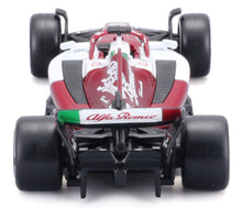 Indlæs billede til gallerivisning Alfa Romeo F1 TEAM ORLEN C42 #24 GUANYU ZHOU 2022 with helmet Formel 1 1:43