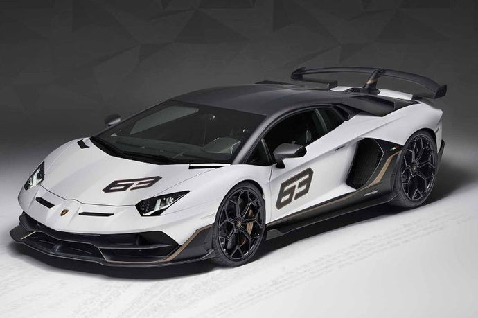 LAMBORGHINI AVENTADOR SVJ BIANCO PHANES SPECIAL EDITION 1:43