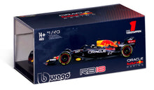 Indlæs billede til gallerivisning Red Bull RB18 #1 MAX VERSTAPPEN 2022 with helmet Formel 1 1:43