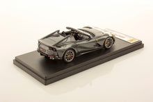 Indlæs billede til gallerivisning FERRARI 812 GTS GRIGIO SILVERSTONE- WHITE YELLOW LIVERY 1:43