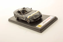 Indlæs billede til gallerivisning FERRARI 812 GTS GRIGIO SILVERSTONE- WHITE YELLOW LIVERY 1:43