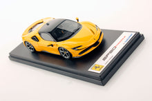 Indlæs billede til gallerivisning FERRARI SF 90 STRADALE GIALLO MODENA/NERO 1:43