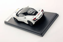 Indlæs billede til gallerivisning FERRARI F8 TRIBUTO CERVINO WHITE W/BLACK ROOF 1:43