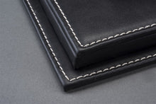 Indlæs billede til gallerivisning 1:18 Mulhouse Deluxe Display Case with Leather Black Base