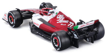 Indlæs billede til gallerivisning Alfa Romeo F1 TEAM ORLEN C42 #77 VALTTERI BOTTAS 2022 with helmet Formel 1 1:43